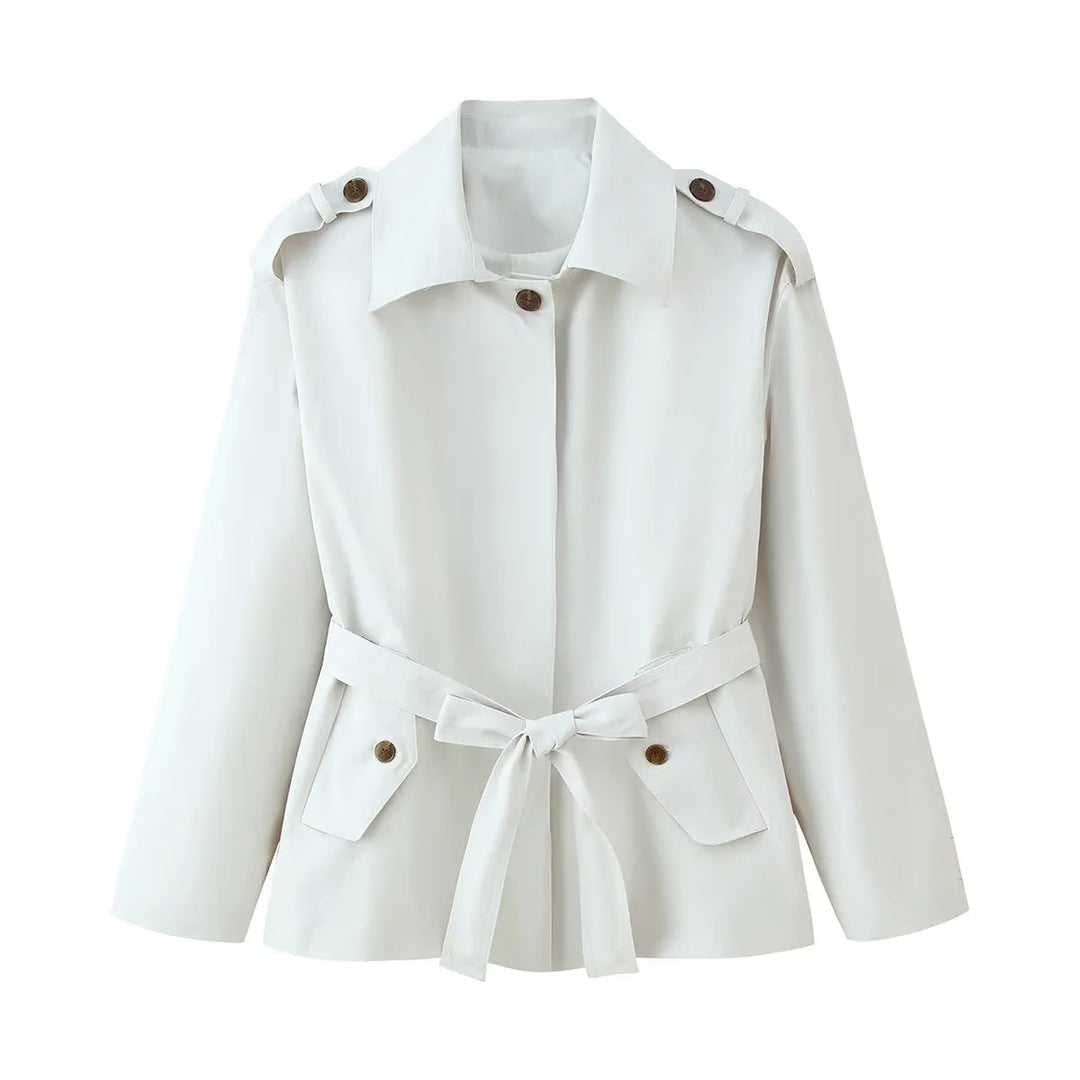 Dam figursydd kort trenchcoat med tie bälte, axel flaps och påsydda fickor