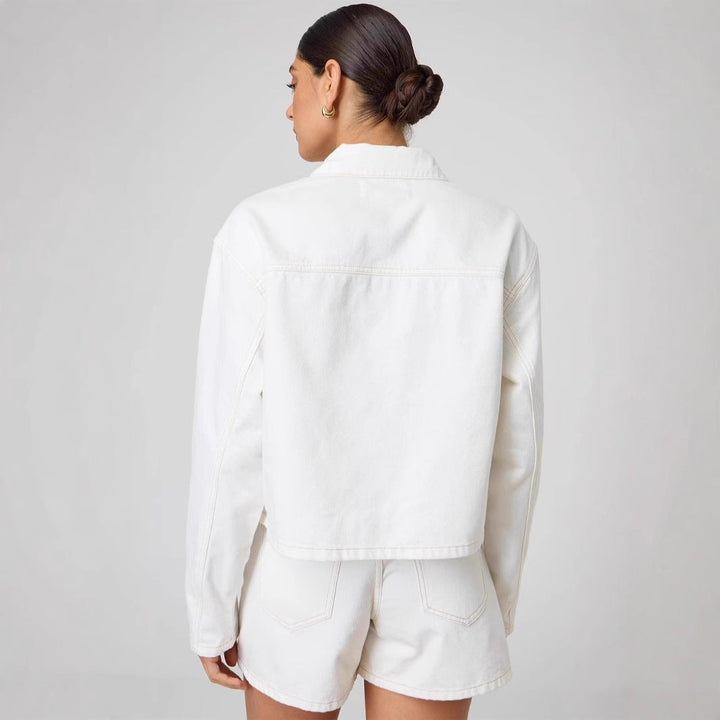 Dam kort jeansjacka med decorative knot closures, boxy silhuett och skjortkrage