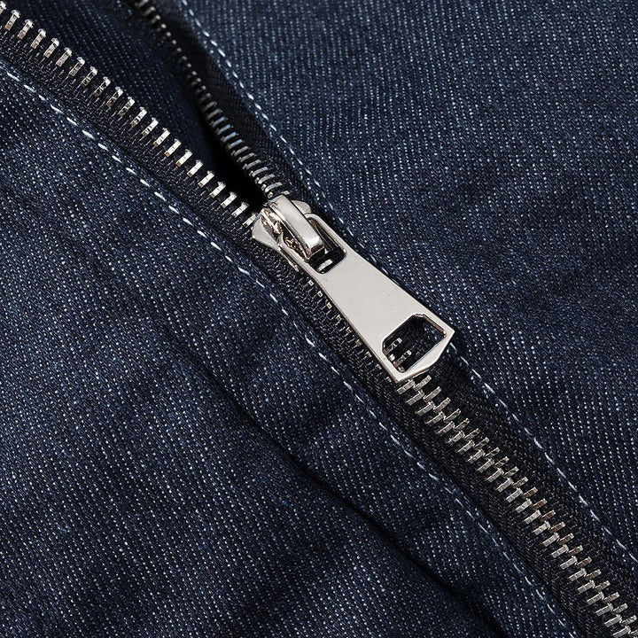 Dam utility jeansjacka med figursydd darts, concealed snap placket och applied chest flaps