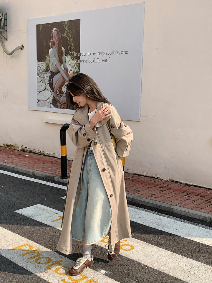 Dam längre lighter trenchcoat in oversize stil med straight skärning och dold knappslå