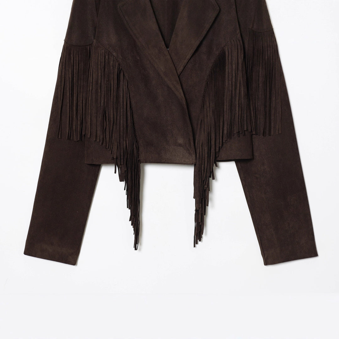 Dam kort mockajacka med lapel krage, boxy cropped skärning, och decorative fringes