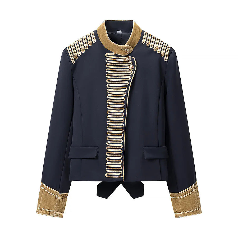 Dam military parade jacka med gold-embellished braids, ståkrage och velvet cuffs