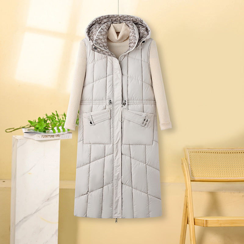 Dam lång sleeveless thermo quiltad kappa med huva, adjustable drawstring waist och multifunctional fickor