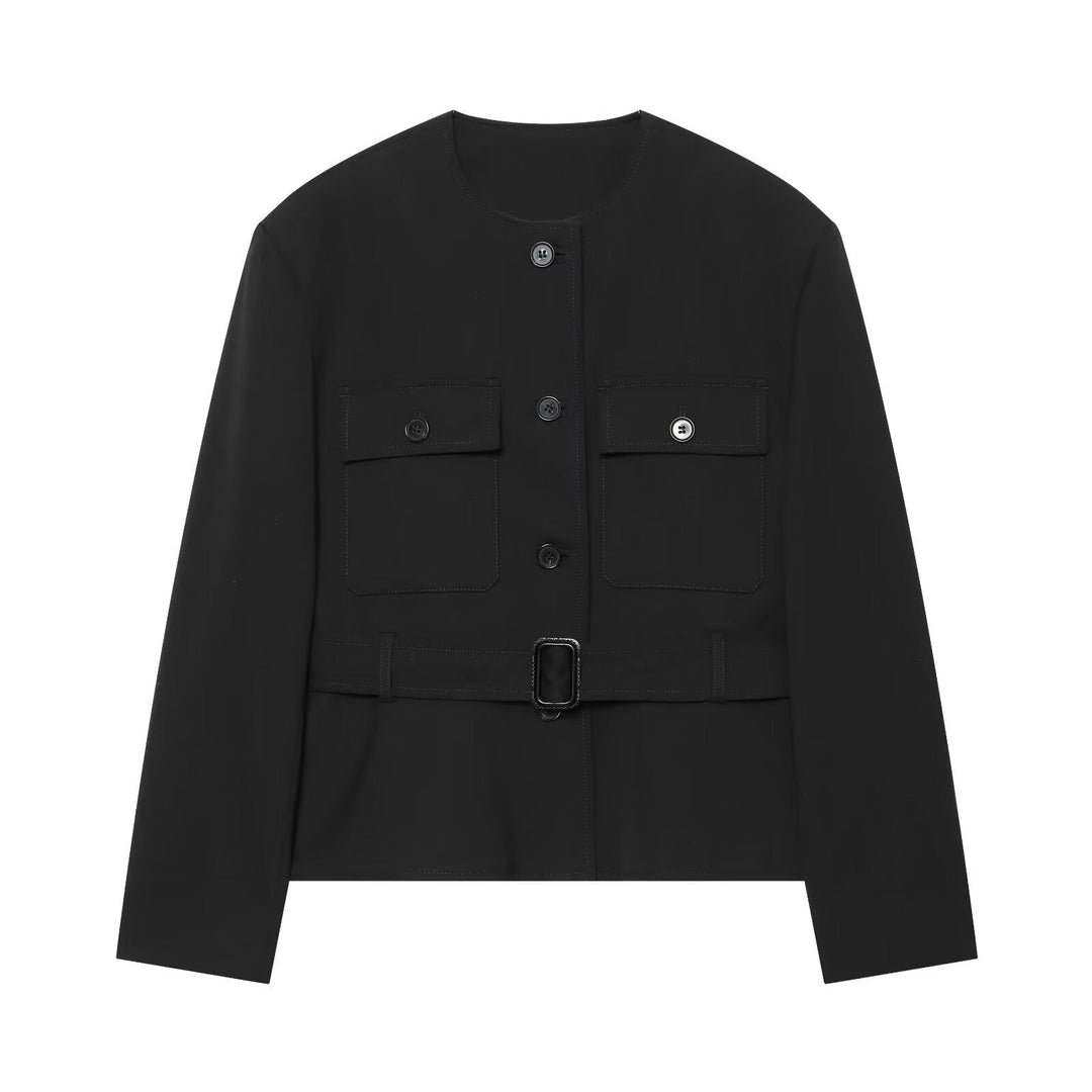 Dam Kort Utility-Stil Jacka med Waist Belt, Patch Fickor, och Round Neckline