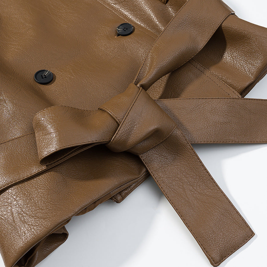 Dam Kort Double-Breasted Faux Läder Trenchcoat med Waist Belt