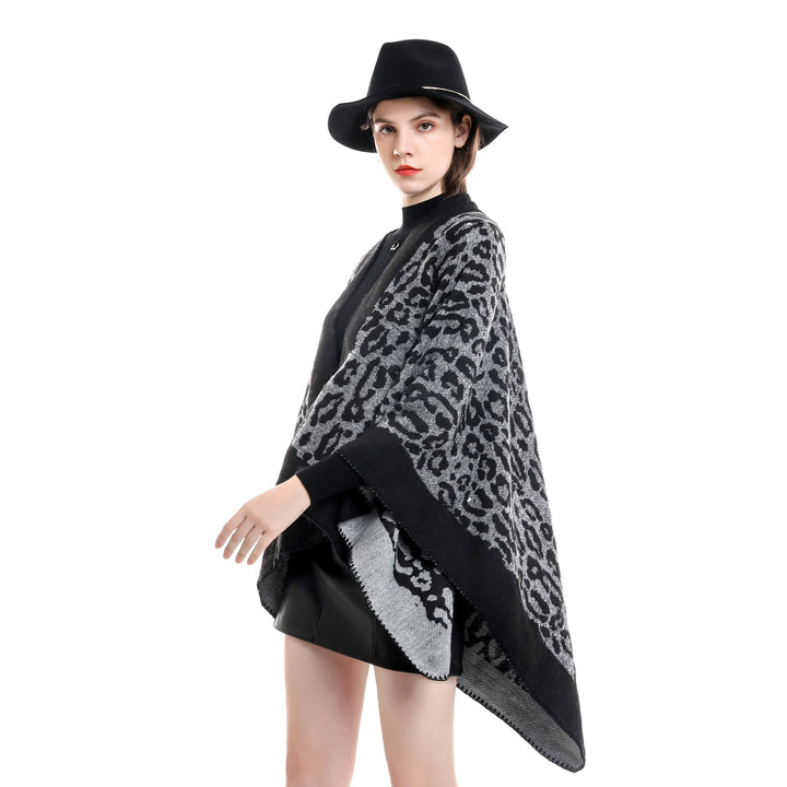 Dam chunky woven jacquard cloak med leopardprint och open kimono silhuett