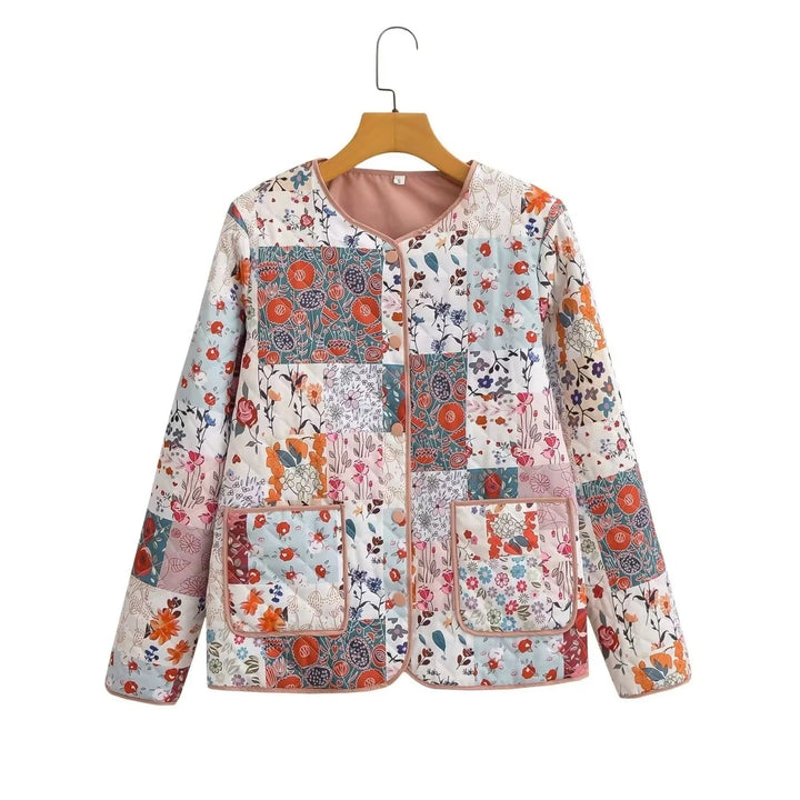 Dam kviltad jacka in patchwork bandana design med round neck och utanpåfickor
