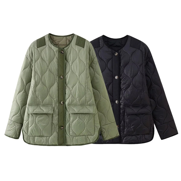 Dam light quiltad övergångsjacka med organic wave quiltning, rund hals, dropped axlar, och flap fickor