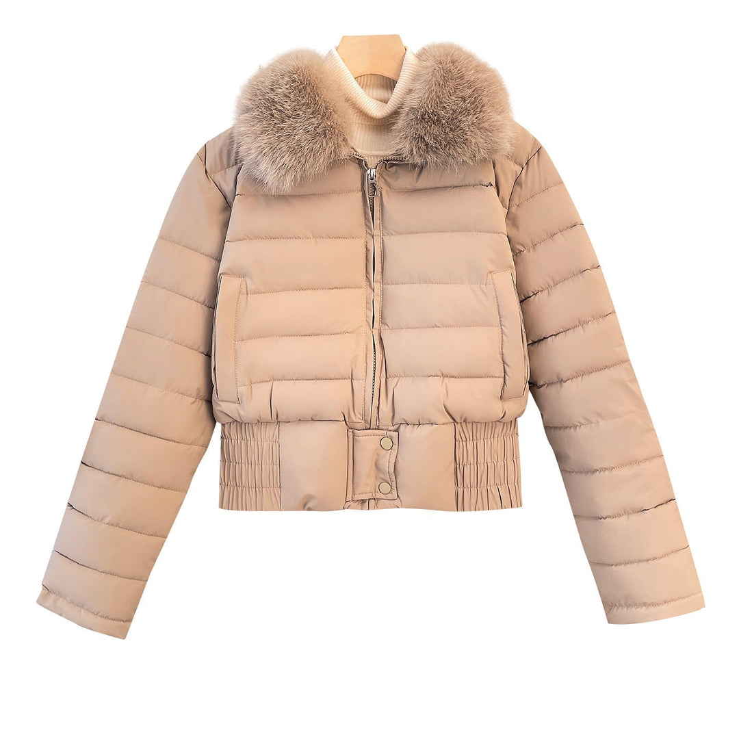 Dam kort kviltad bomber jacka med removable fur krage och figurnära ribbed waistband