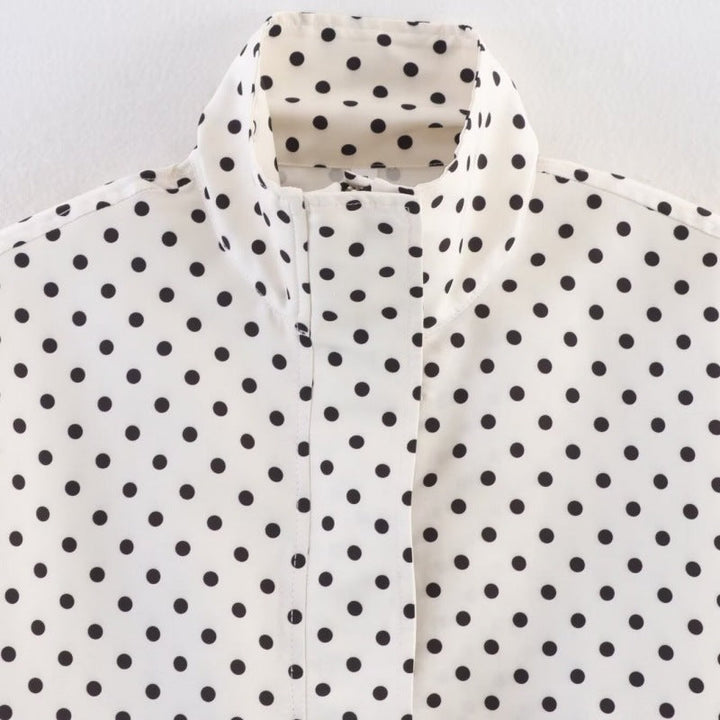 Dam kort kviltad jacka med Polka Dot tryck, Stand krage och dragsko