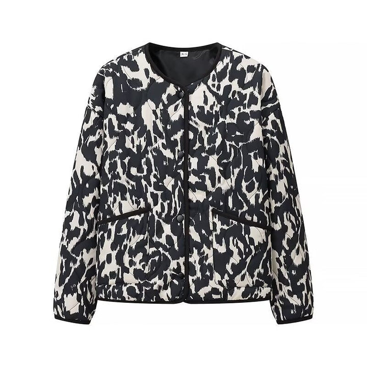 Dam kviltad jacka in oversize boxig skärning med round neckline och abstract animal tryck