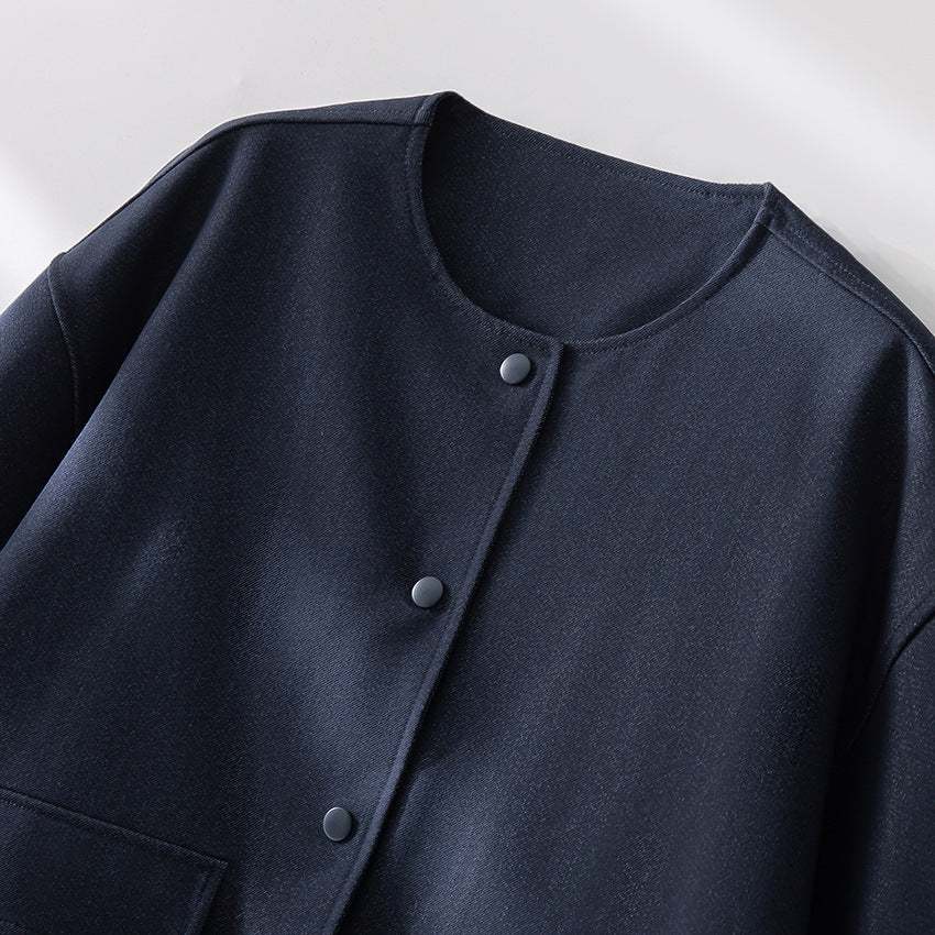 Dam kort jacka med round neck, boxy silhuett och flap fickor