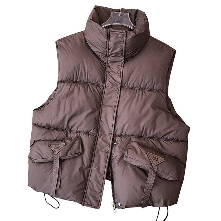 Dam compact thermo puffer väst med high ståkrage, concealed front placket, och stor utility flap fickor