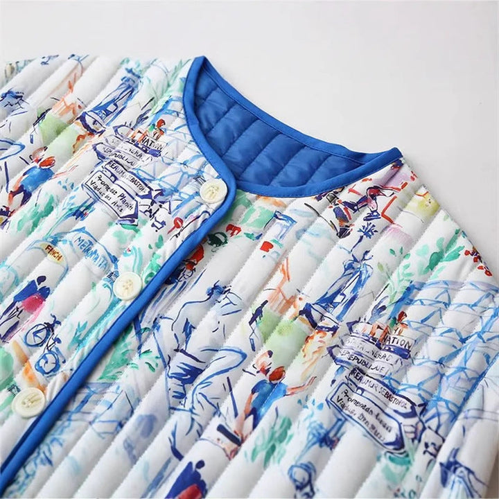Dam quiltad jacka i overshirt look med colorful city tryck, kontrast piping, och patch framfickor