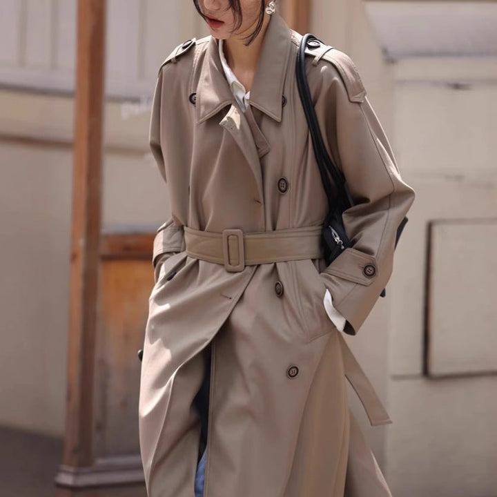 Dam lång oversize trenchcoat in Vegan läderlook med Ties bälte och vid Lapel