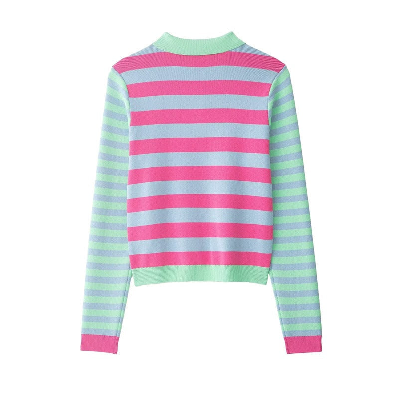 Dam Randig Kort Stickad Jacka med Polo Krage, Contrasting Knapplist och Ribbstickade Muddar