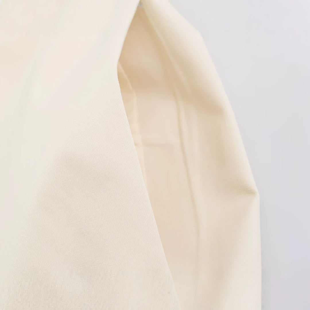 Dam Kort Boxig Trenchcoat med Asymmetrisk Knapp Knäppning och Arm Straps