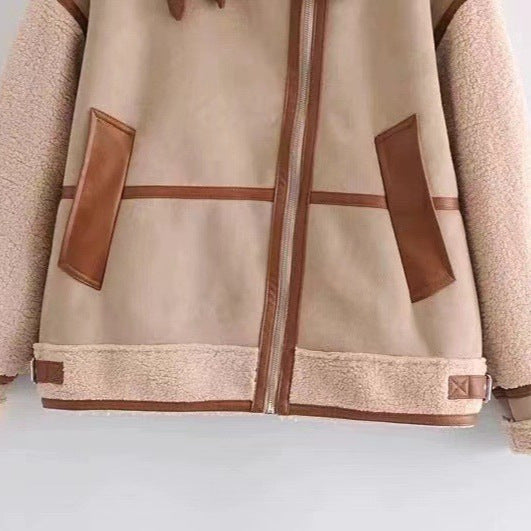 Dam kort jacka in aviator stil med teddyfoder, konstläder trim och asymmetrisk dragkedja