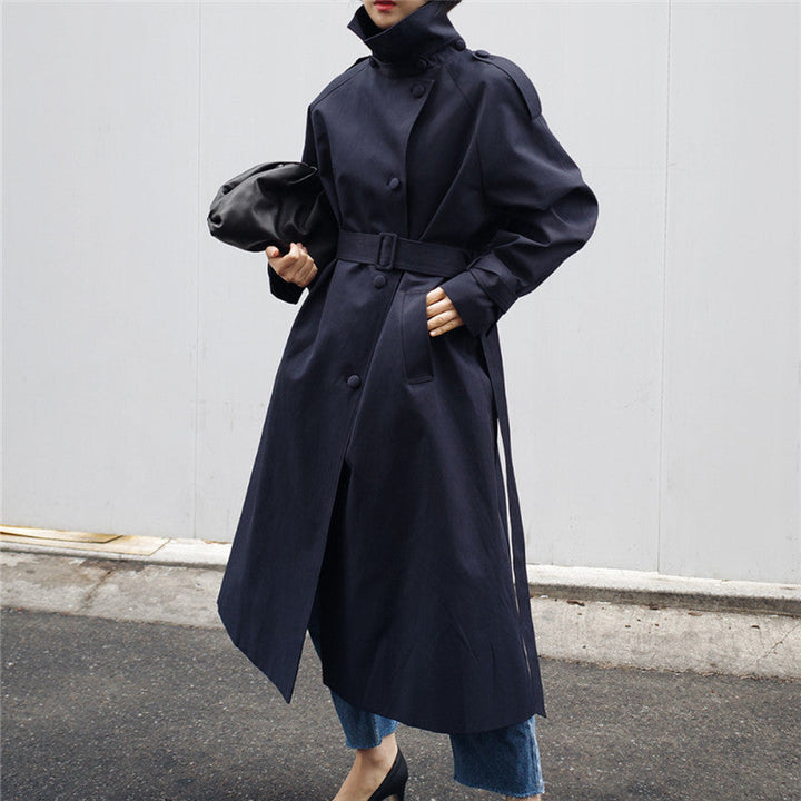 Dam lång skärning trenchcoat med midjebälte och ståkrage