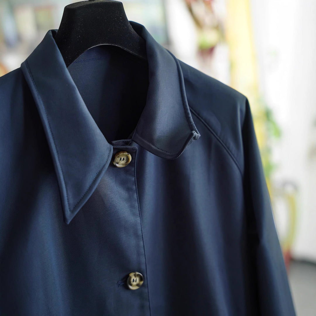 Dam elegant trenchcoat med kontrast detaljer