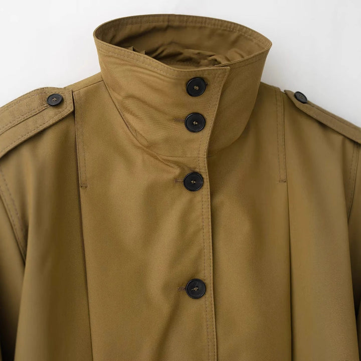Dam cropped trench cape med dropped axlar och decorative epaulettes