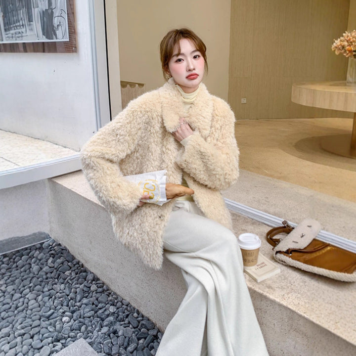 Dam kort teddy kappa med Cozy Faux Fur Texture och klassisk krage