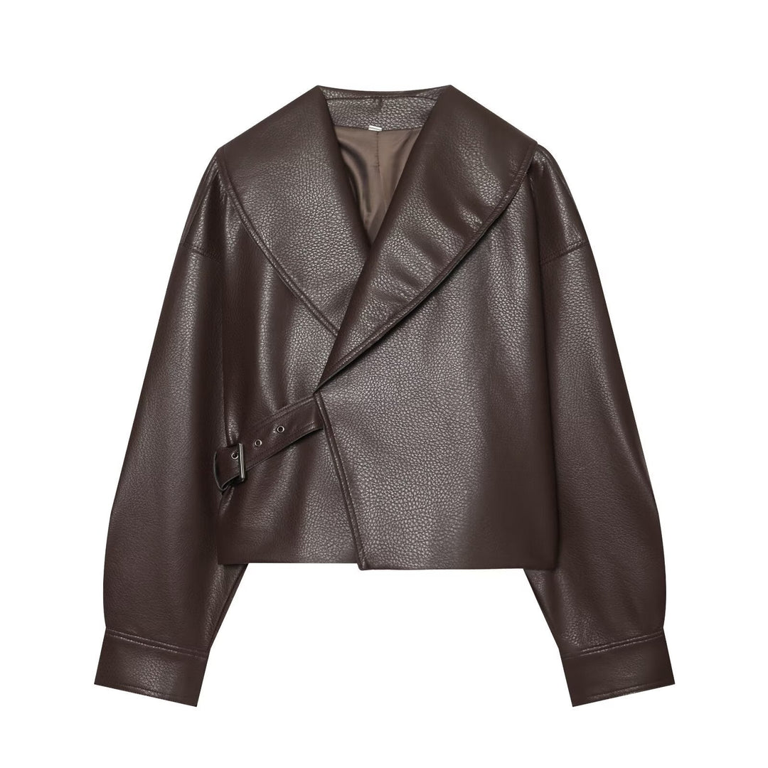 Dam Kort Läderlook Blouson med Oversize Shawl Krage och Asymmetrisk Waist Belt