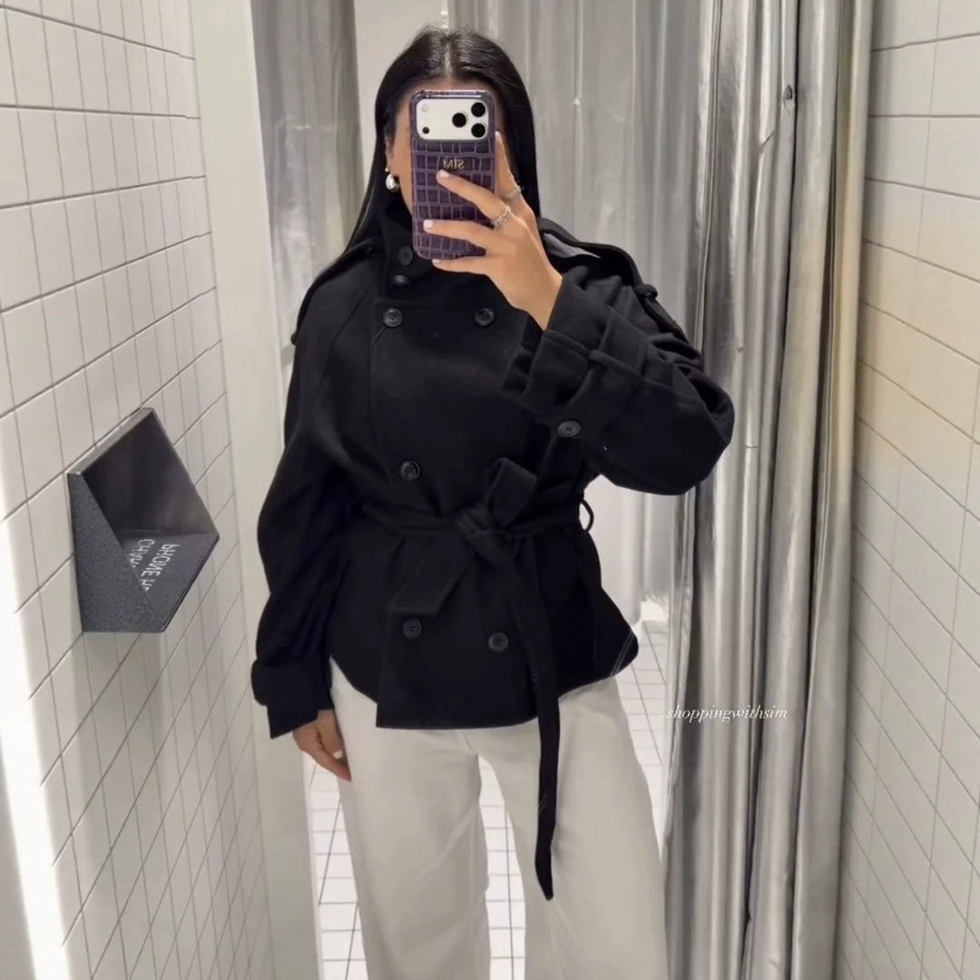 Dam Kort Blouson Trenchcoat Tillverkad av Ull Blend med Hög Stå Krage och Tie Belt