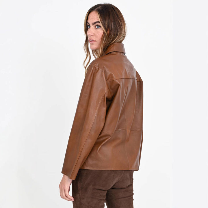 Dam Overskjortjacka in läderlook med Attached Breast ficka och dold knappslå
