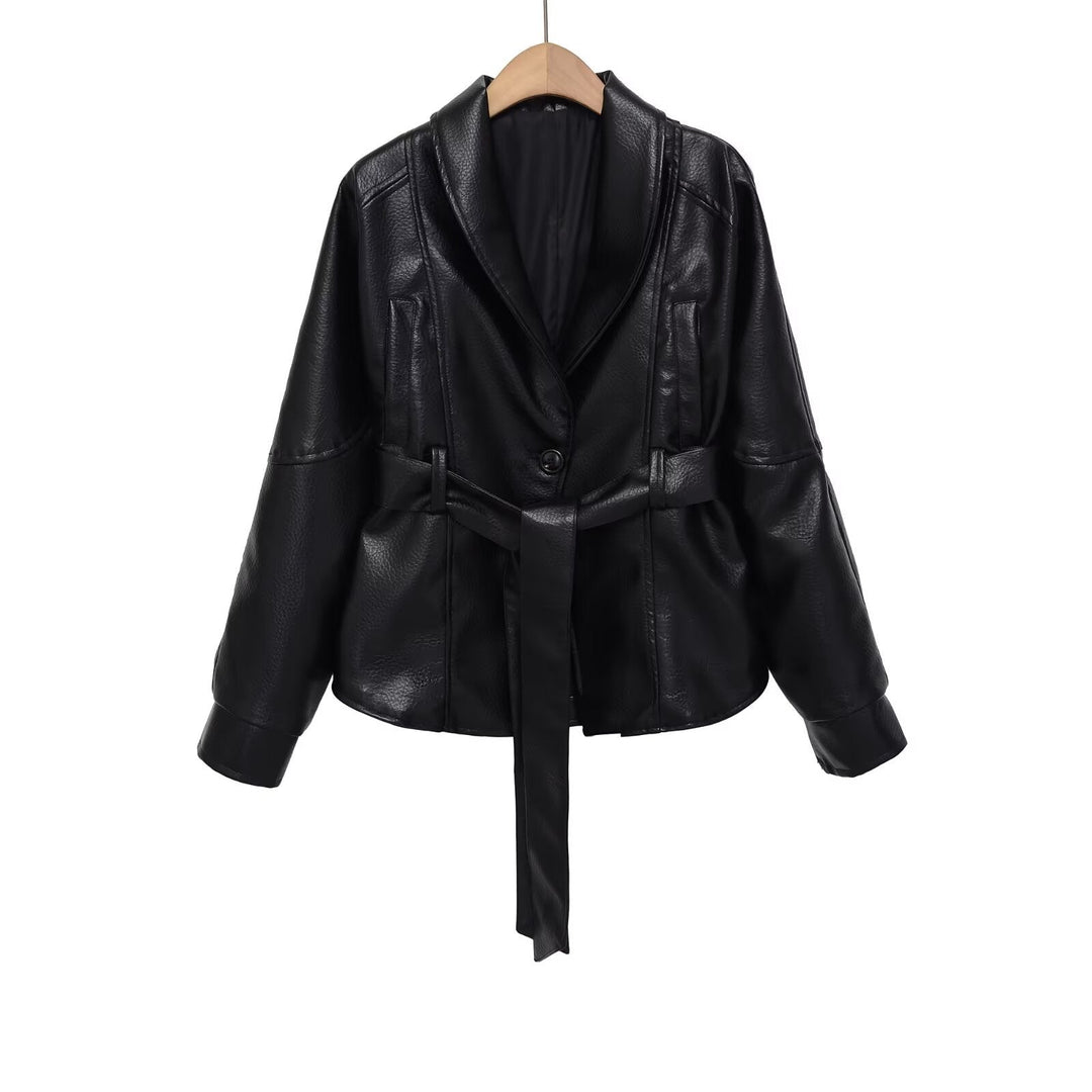 Dam kort jacka gjord vegan läderlook med midjebälte och shawl krage