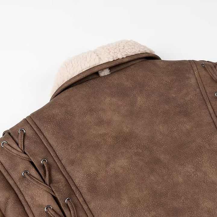 Dam kort jacka in aviator look med sherpa foder, knytband och shoulder lacing
