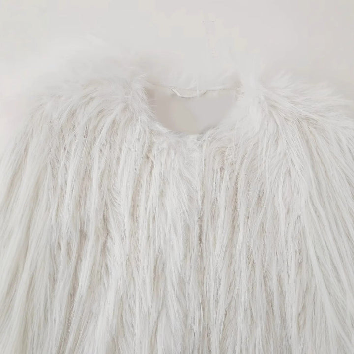 Dam kort eco faux pälsjacka med lång fiber flokati look, round neckline och concealed inside foder