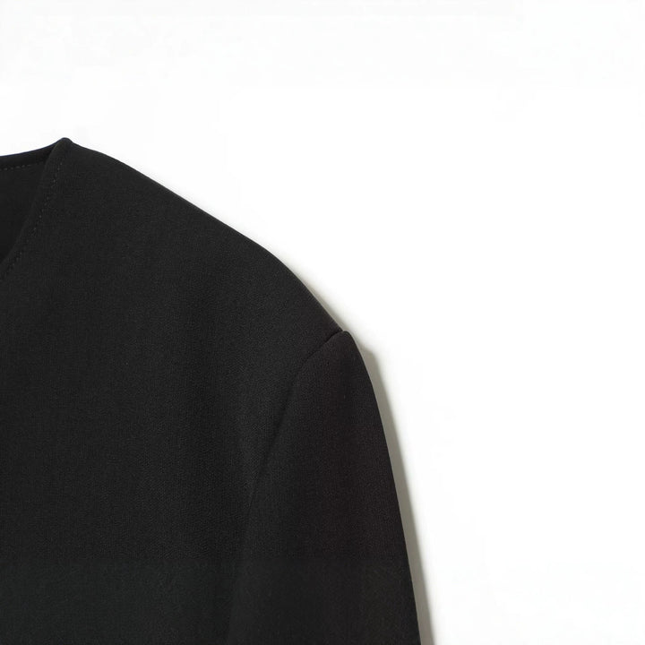 Dam Kort Utility-Stil Jacka med Waist Belt, Patch Fickor, och Round Neckline