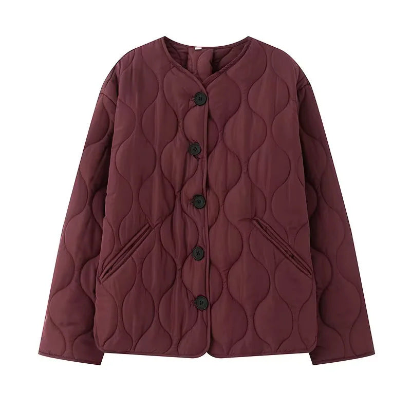 Dam quiltad övergångsjacka med organic wave quiltning, knäppning, och inserted sidofickor