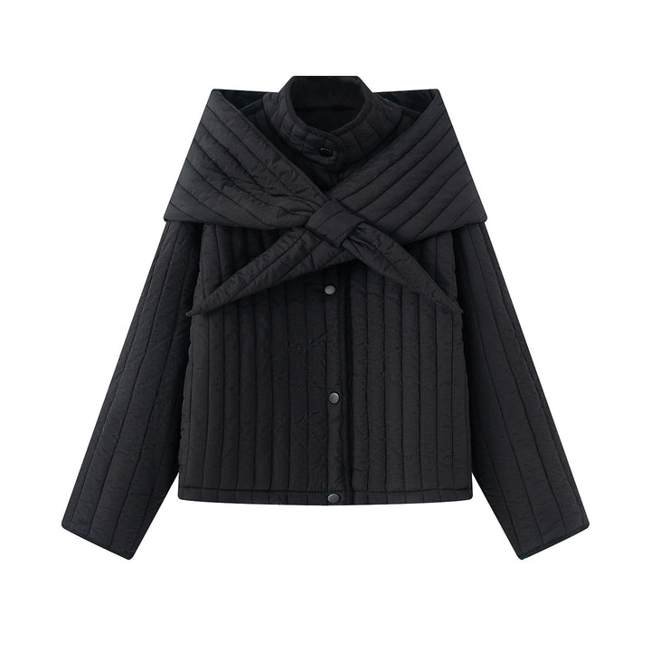 Dam quiltad jacka med stor wrap krage och tie scarf