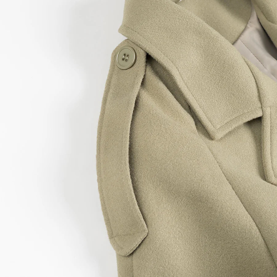 Dam nano maxi trenchcoat med double-breasted knäppning, tie bälte, och epaulettes