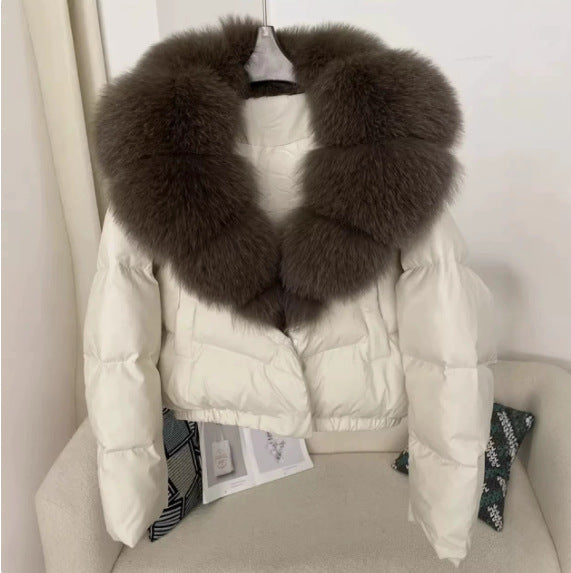 Dam kort skärning boxy pufferjacka med extra stor faux fur krage och shape-stable fåll