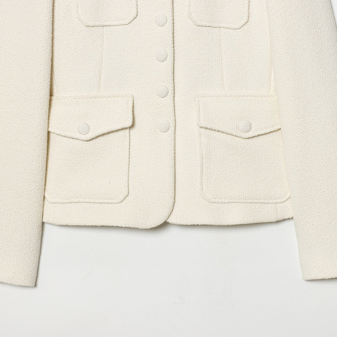 Dam structured bouclé kort jacka med ståkrage, four påsydda fickor och covered knappar