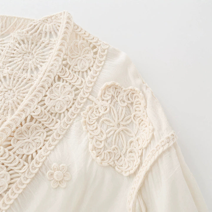 Dam Kort Crochet och Embroidered Jacka i Boho Kimono Stil med Tie Band