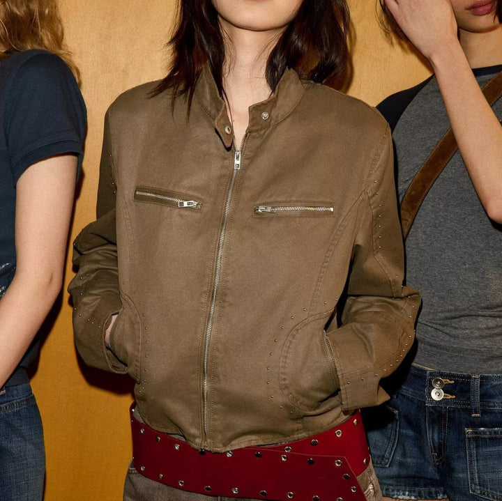 Dam Kort Blouson i Velour Look med Stå Krage, Dragkedja och Dekorativ Studs