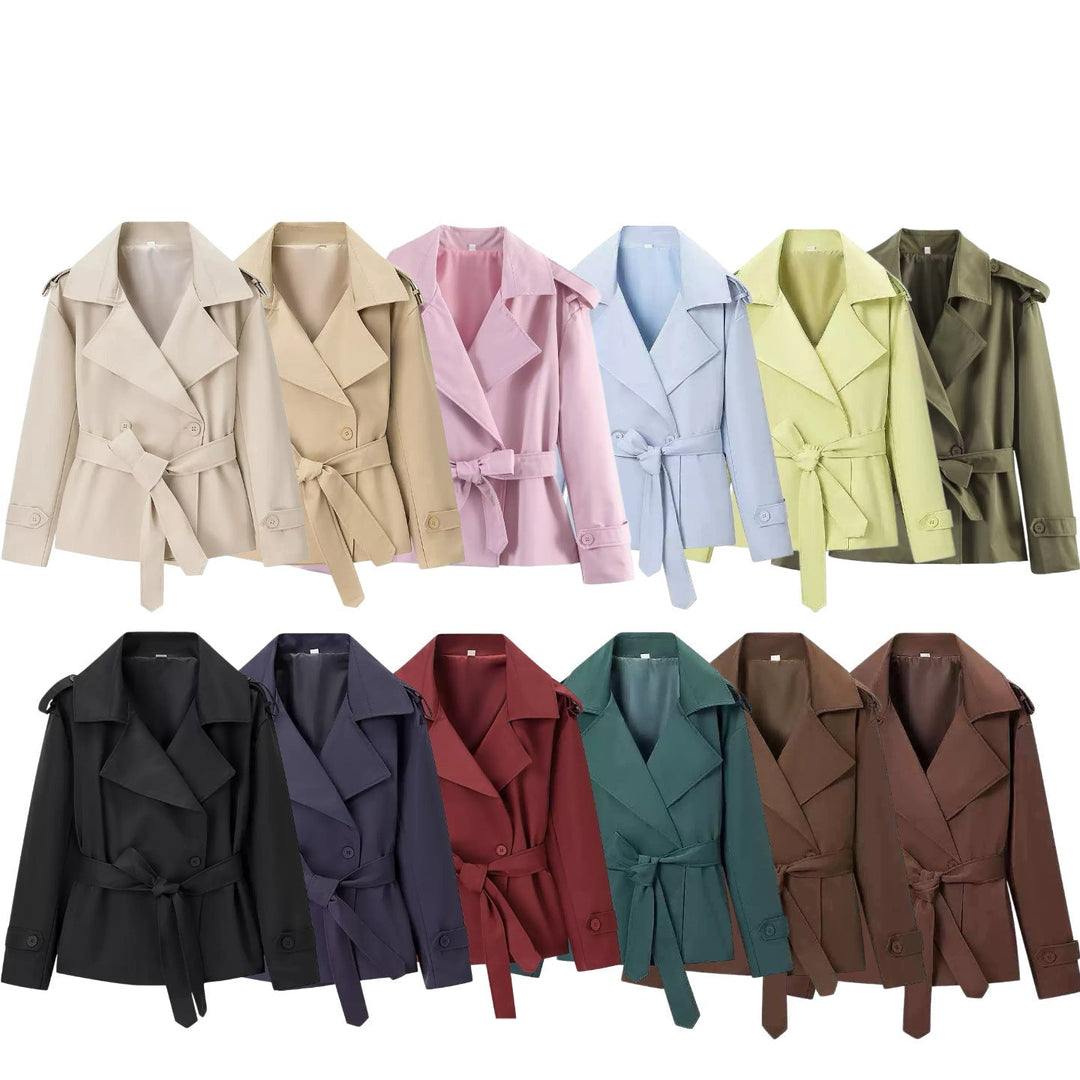Dam kort trenchcoat med dropped shoulders, stor slagkrage och wrap bälte