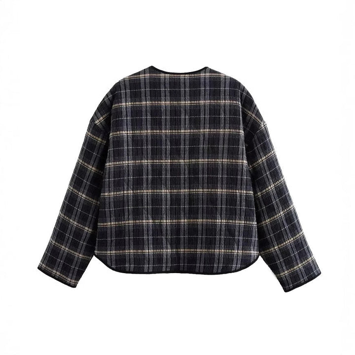 Dam quiltad check jacka med rund hals, light vaddering, och oversized påsydda fickor
