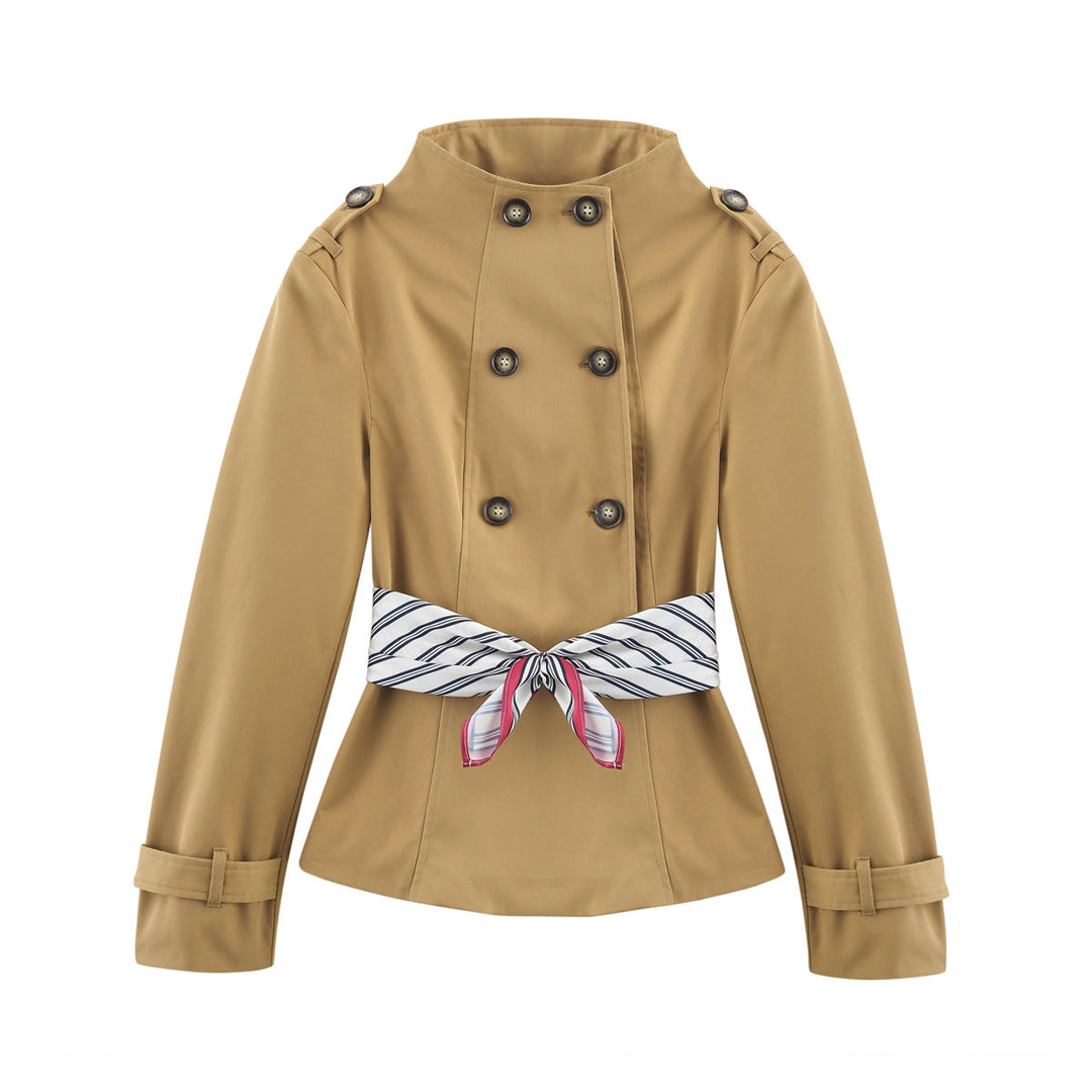 Dam kort figursydd double-breasted trench med ståkrage och silk scarf bälte