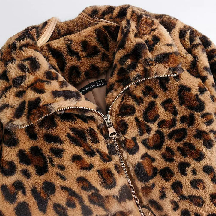 Dam faux fur jacka med leopard tryck, hel zip och elastic fåll