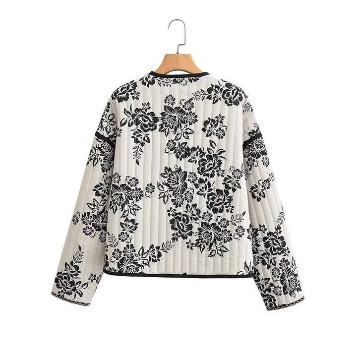Dam kviltad kort jacka med blommig Allover tryck och Tie Ribbons