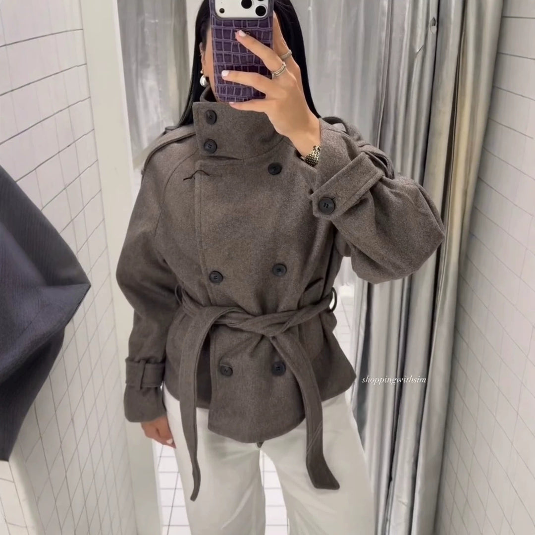Dam Kort Blouson Trenchcoat Tillverkad av Ull Blend med Hög Stå Krage och Tie Belt
