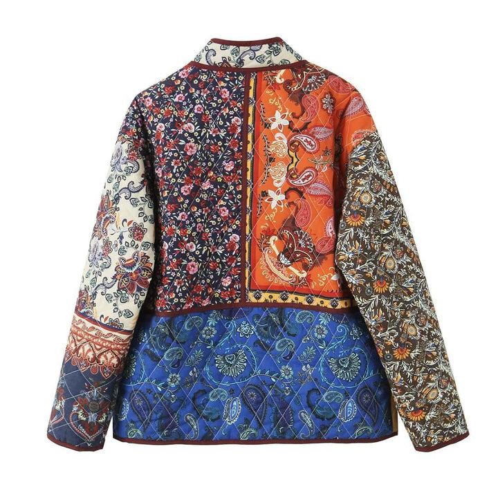 Dam quiltad patchwork jacka med paisley och floral tryck, round neckline och patch flap fickor