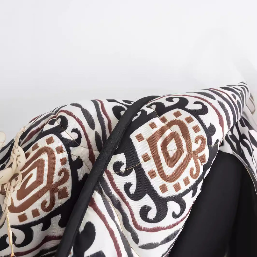 Dam kviltad Kimono jacka med midjebälte och Ethno mönster
