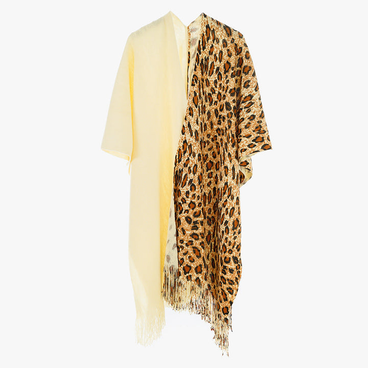 Dam Reversible capeponcho med Leo Jacquard, Fringes och Boxy oversized skärning