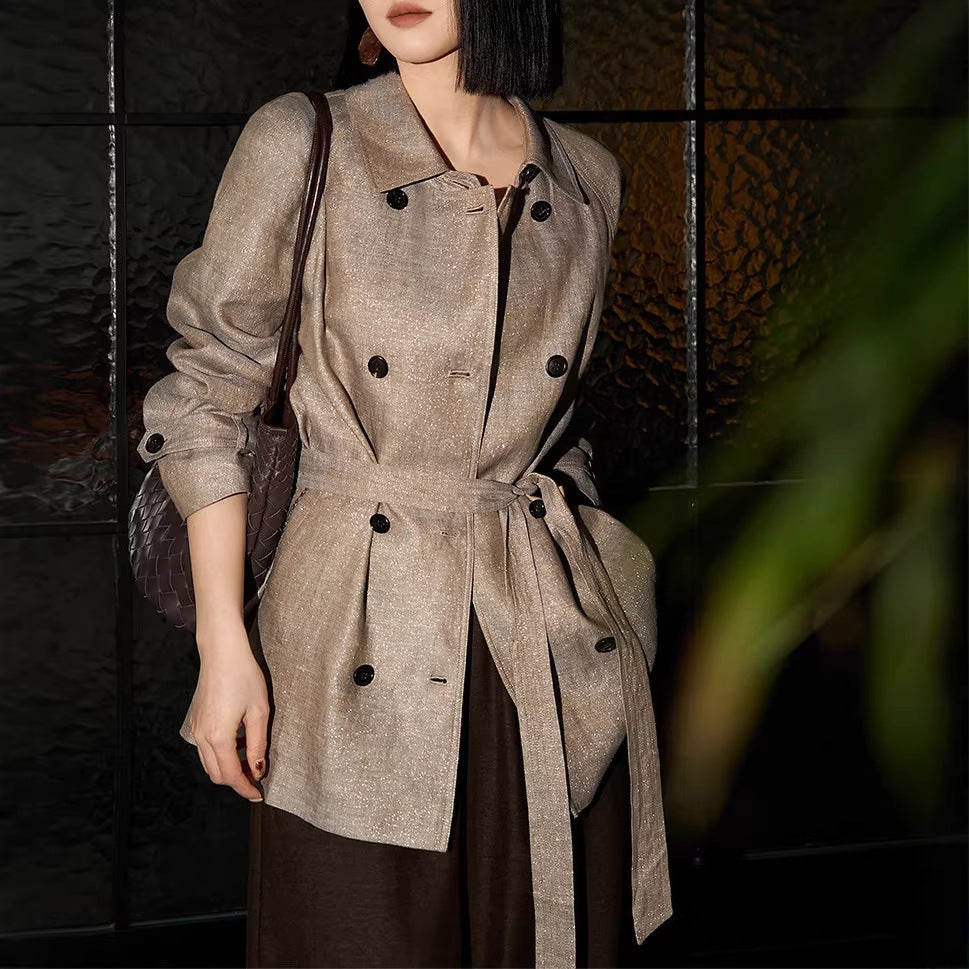Dam elegant och Timeless trenchcoat